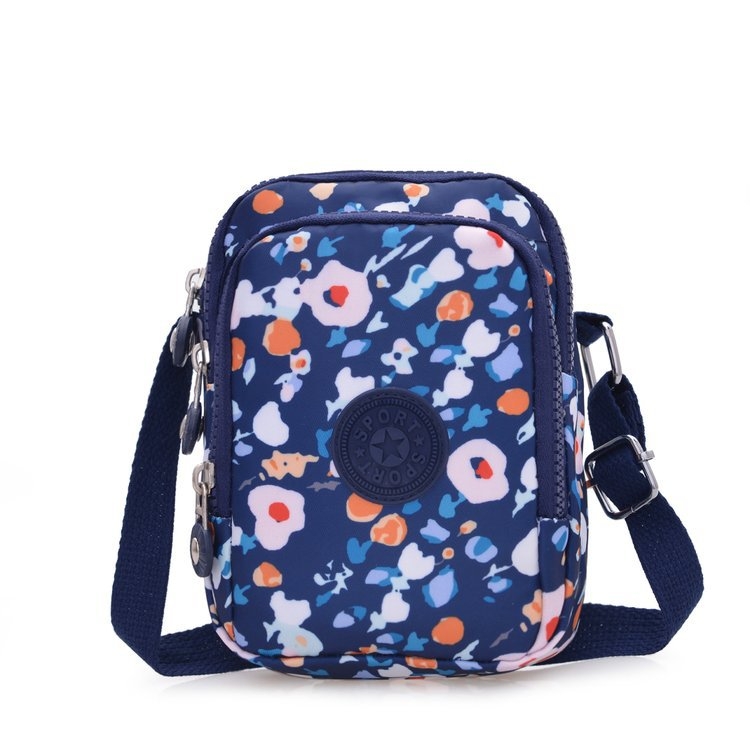 Vertikalna crossbody torbica od Oxford platna, poliester podstava, ovalni oblik, zatvaranje na zip, unutarnji džep sa zipom