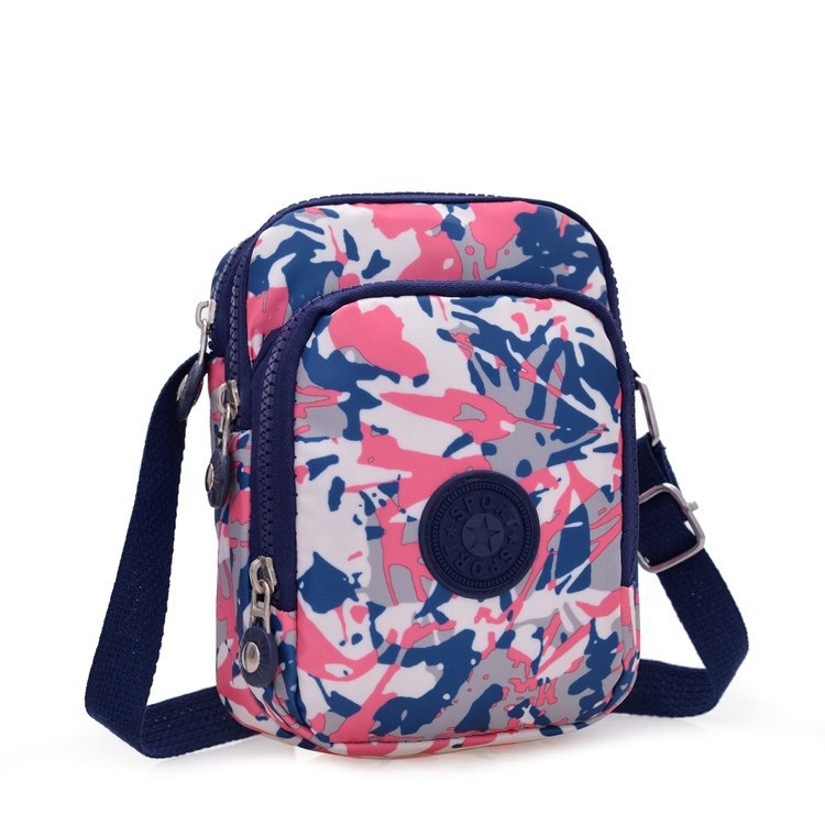 Vertikalna crossbody torbica od Oxford platna, poliester podstava, ovalni oblik, zatvaranje na zip, unutarnji džep sa zipom