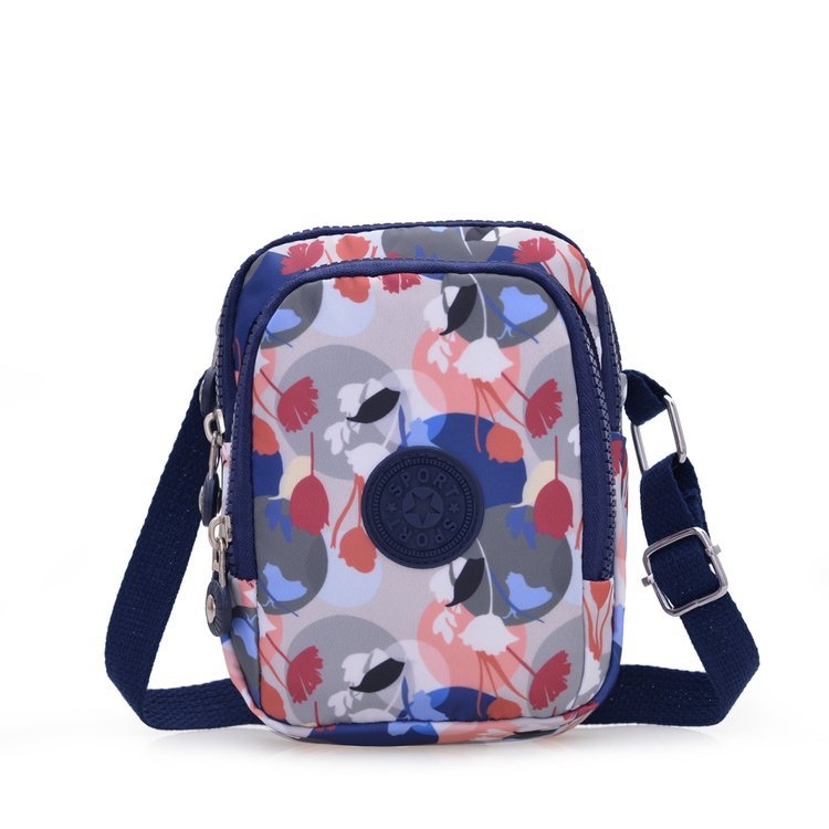 Vertikalna crossbody torbica od Oxford platna, poliester podstava, ovalni oblik, zatvaranje na zip, unutarnji džep sa zipom