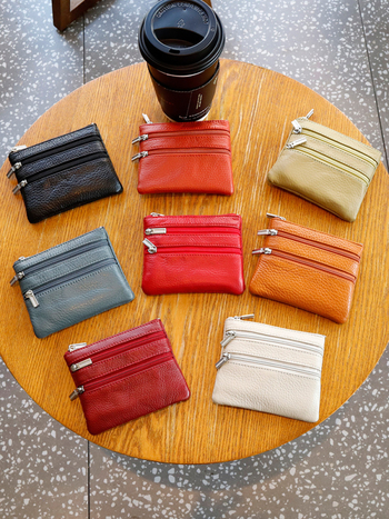 Uniszex valódi bőrből készült érmés táska, első réteg szarvasmarha bőrből, egyszínű külső, poliészter bélés, kulcs- és kártyatartó multifunkciós rekesz, kopásálló