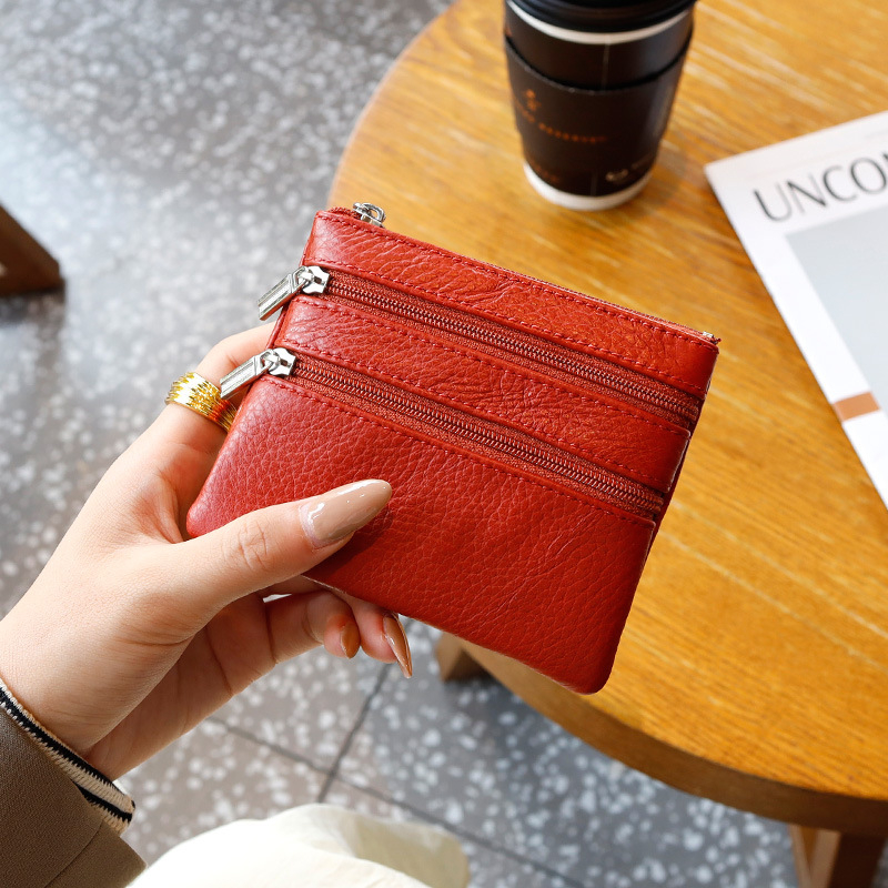 Uniszex valódi bőrből készült érmés táska, első réteg szarvasmarha bőrből, egyszínű külső, poliészter bélés, kulcs- és kártyatartó multifunkciós rekesz, kopásálló