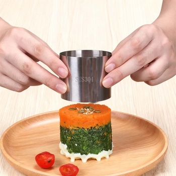 Комплект от три кръгли форми за печене от неръждаема стома́на — за оформяне на студени блюда, лесен за употреба