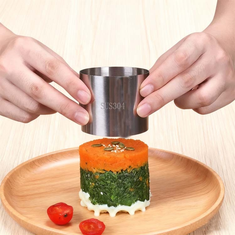 Комплект от три кръгли форми за печене от неръждаема стома́на — за оформяне на студени блюда, лесен за употреба