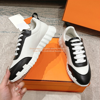 Γυναικεία αθλητικά παπούτσια για τρέξιμο με χαμηλό ύψος, επένδυση από τεχνητή γούνα, κορδόνια και σόλα από καουτσούκ