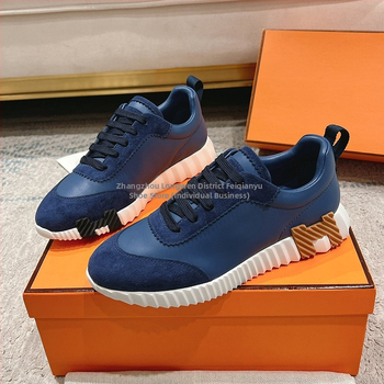 Γυναικεία αθλητικά παπούτσια για τρέξιμο με χαμηλό ύψος, επένδυση από τεχνητή γούνα, κορδόνια και σόλα από καουτσούκ