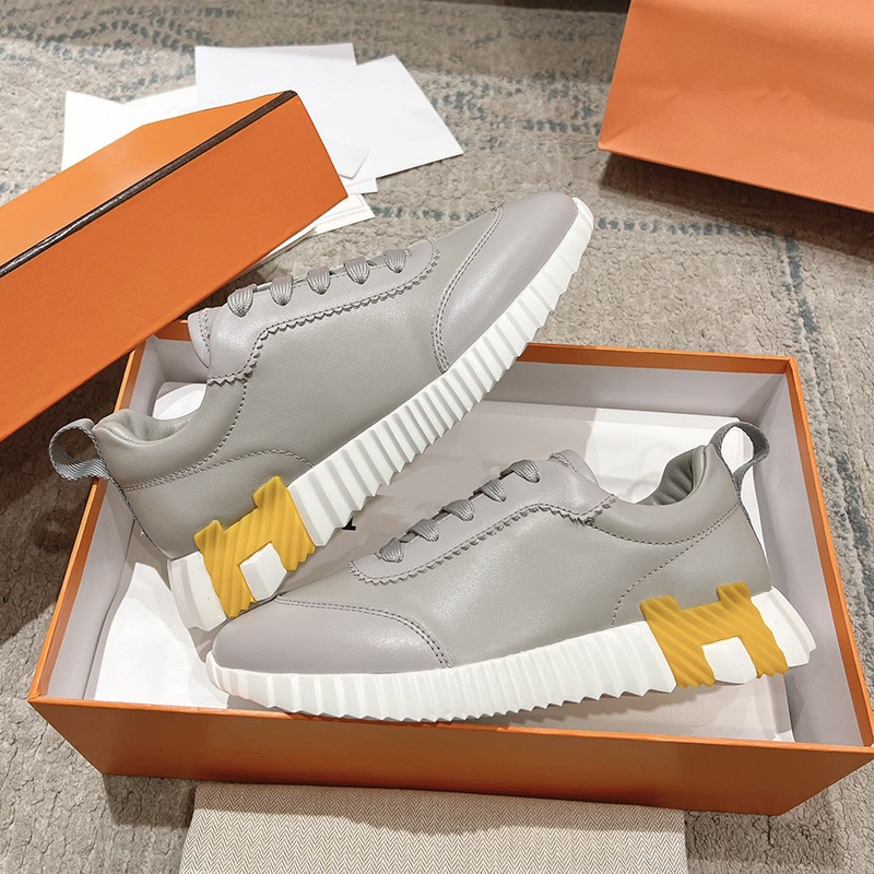 Γυναικεία αθλητικά παπούτσια για τρέξιμο με χαμηλό ύψος, επένδυση από τεχνητή γούνα, κορδόνια και σόλα από καουτσούκ