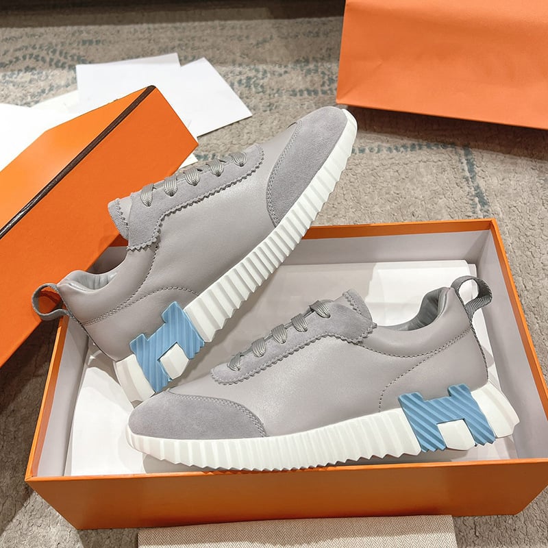 Γυναικεία αθλητικά παπούτσια για τρέξιμο με χαμηλό ύψος, επένδυση από τεχνητή γούνα, κορδόνια και σόλα από καουτσούκ