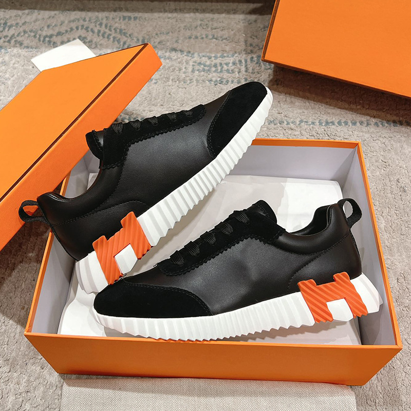 Γυναικεία αθλητικά παπούτσια για τρέξιμο με χαμηλό ύψος, επένδυση από τεχνητή γούνα, κορδόνια και σόλα από καουτσούκ