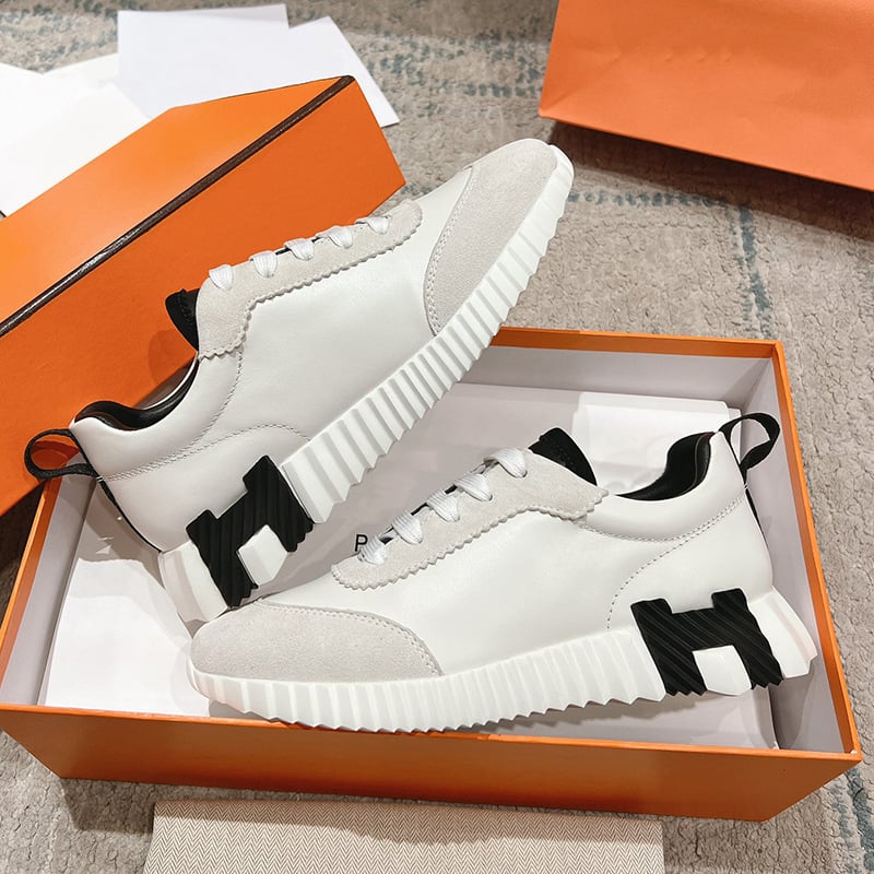 Γυναικεία αθλητικά παπούτσια για τρέξιμο με χαμηλό ύψος, επένδυση από τεχνητή γούνα, κορδόνια και σόλα από καουτσούκ