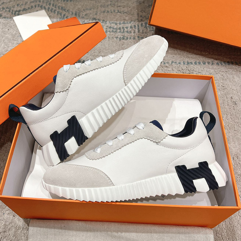 Γυναικεία αθλητικά παπούτσια για τρέξιμο με χαμηλό ύψος, επένδυση από τεχνητή γούνα, κορδόνια και σόλα από καουτσούκ