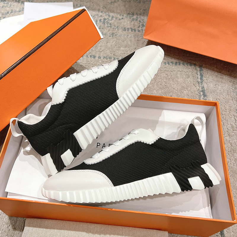 Γυναικεία αθλητικά παπούτσια για τρέξιμο με χαμηλό ύψος, επένδυση από τεχνητή γούνα, κορδόνια και σόλα από καουτσούκ