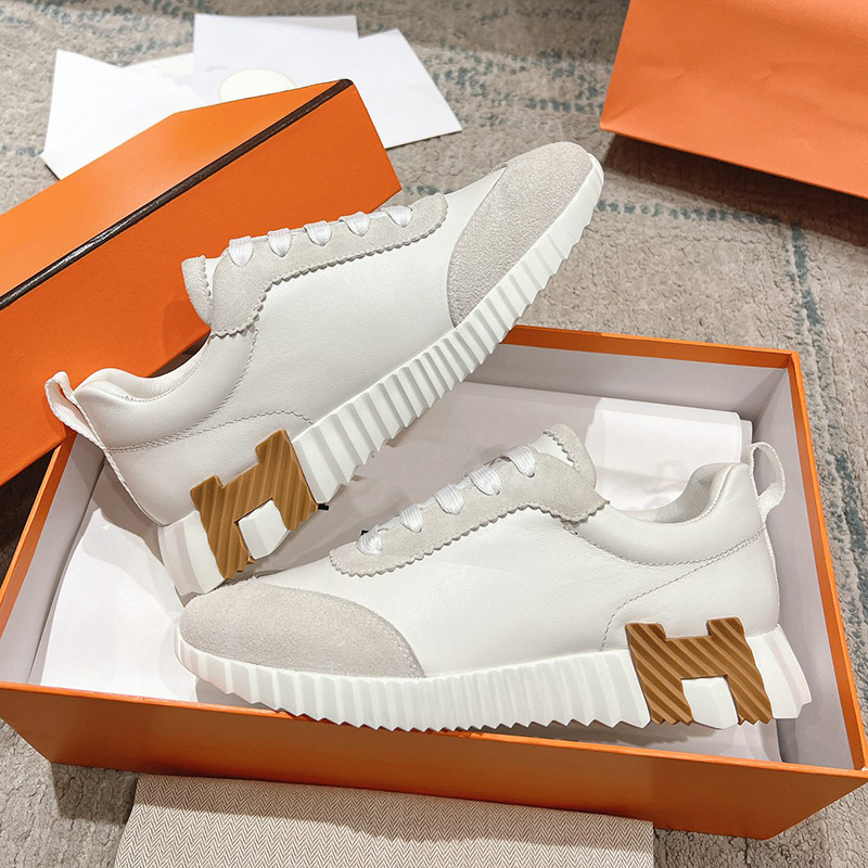 Γυναικεία αθλητικά παπούτσια για τρέξιμο με χαμηλό ύψος, επένδυση από τεχνητή γούνα, κορδόνια και σόλα από καουτσούκ