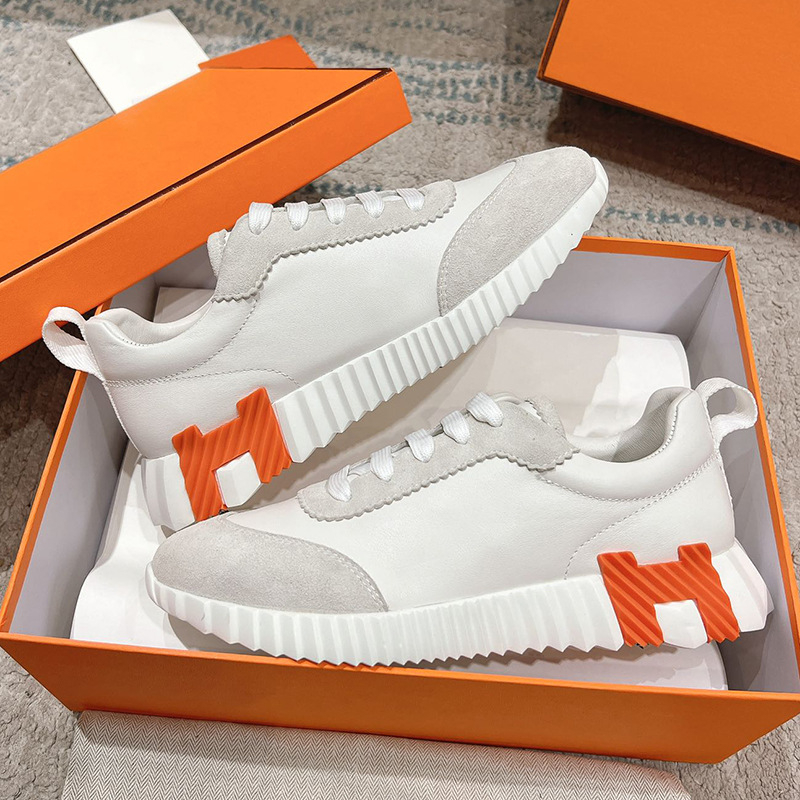 Γυναικεία αθλητικά παπούτσια για τρέξιμο με χαμηλό ύψος, επένδυση από τεχνητή γούνα, κορδόνια και σόλα από καουτσούκ