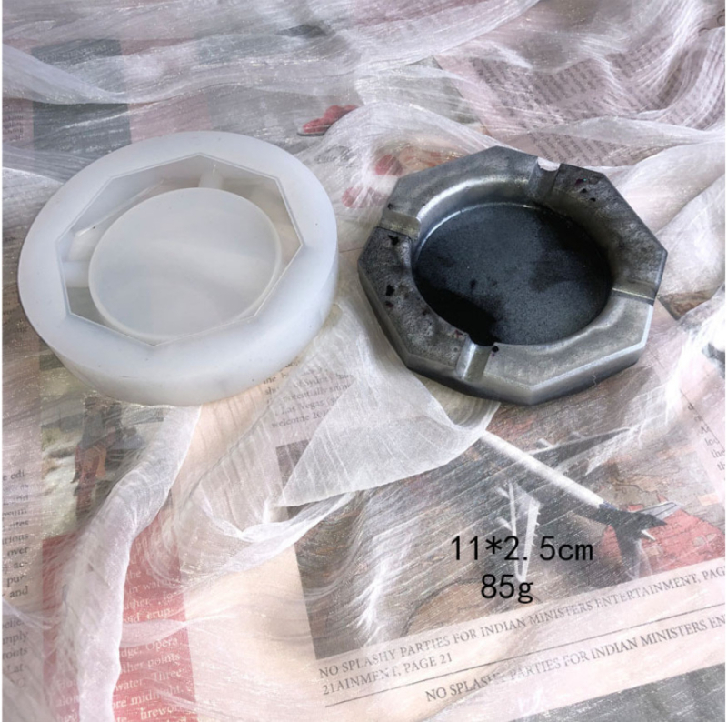 Силиконова форма за печене — кръгла, квадратна и ромбова форма; материал: силикон; категория: форма за печене