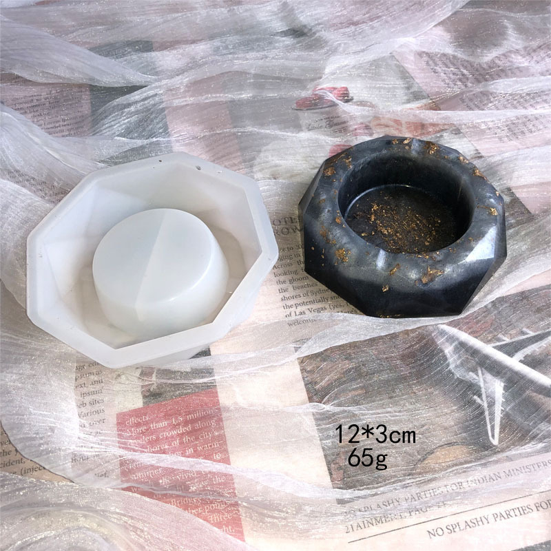 Силиконова форма за печене — кръгла, квадратна и ромбова форма; материал: силикон; категория: форма за печене