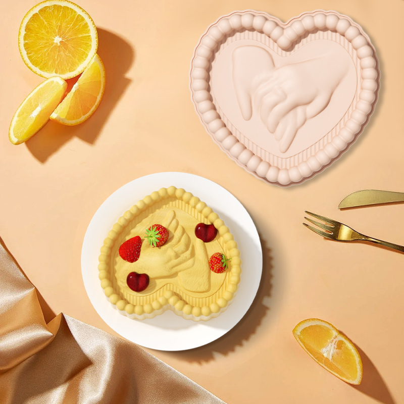 Srcolik silikon kalup za tortu (Kategorija: Kalupi za pećenje/Kalupi za torte; Upotreba: pečenje kruha, izrada torti, deserte, čokolada, šećerne ukrase; Materijal: silikon; Datum lansiranja na tržište: 2024.10)
