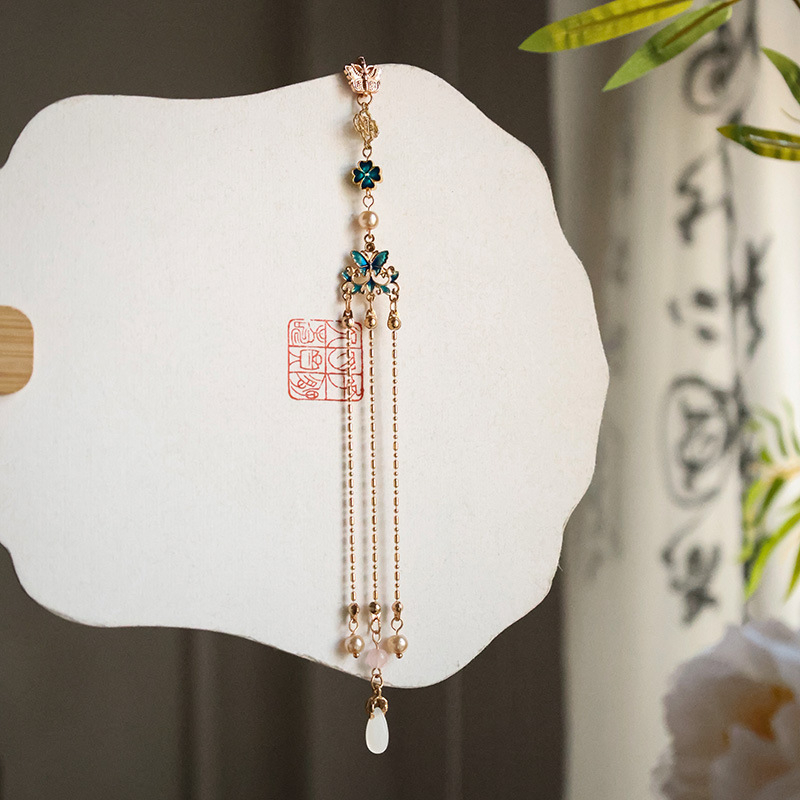 Tavaszi stílusú friss kitűző, nyomott gallérral, üveggolyó virág alakú, kézzel készített, származik Jinan, Shandong.