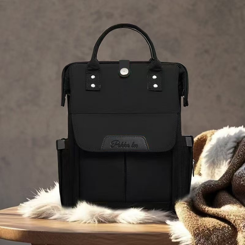 Anyukáknak és babáknak szánt nagy kapacitású, könnyű, multifunkcionális hátizsák (Anyag: poliészter; Belső: poliészter; Hátizsákrendszer: görbült vállpánt; Megjelenés: 2018 tavasza)