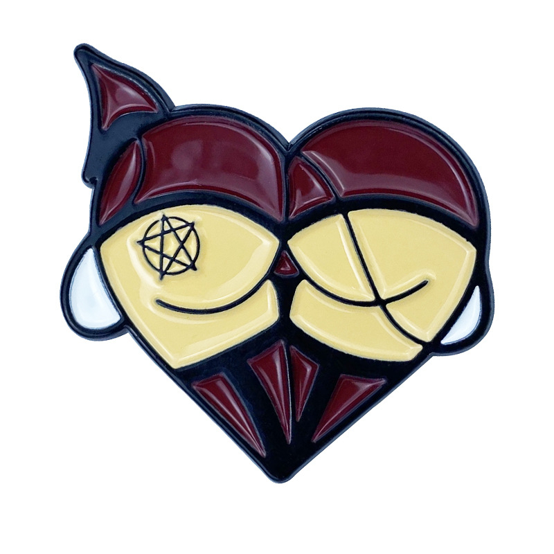 Szív alakú ötvözet kitűző Halloween motívumokkal: tök, macska és pók; édes és menő stílus; sütött lakkozás