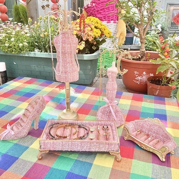 Стойка за бижута във формата на Барби кукла — синтетична смола, кадифено покритие, железна изработка; Nishang оригинал, Yiwu