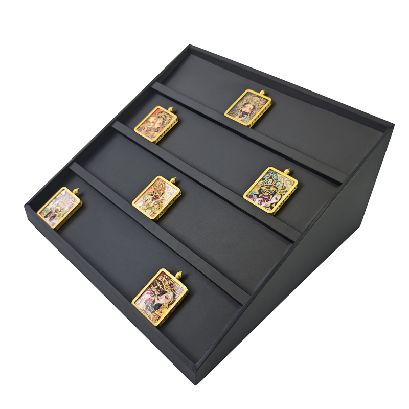 Suport trapezoidal pentru amulete Buddha Thangka, cu design în etaje verticale, pentru bijuterii și ochelari, din MDF cu finisaj din piele