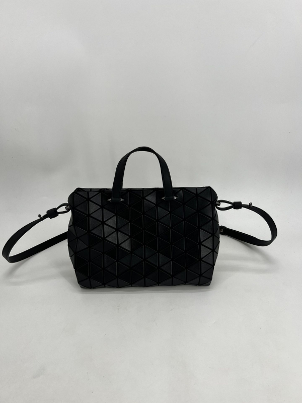 PVC torba tipa Briefcase u gradskom minimalističkom stilu, s platnenom podstavom i zatvaračem na zip