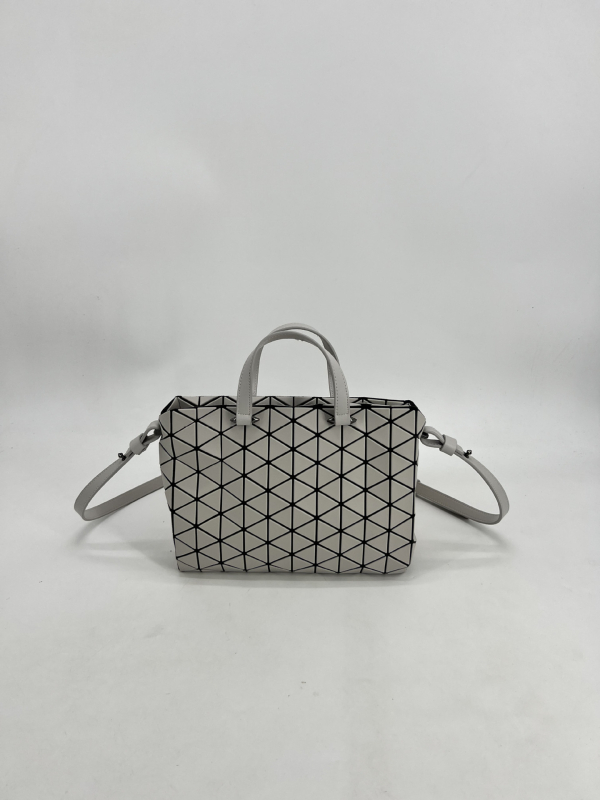 PVC torba tipa Briefcase u gradskom minimalističkom stilu, s platnenom podstavom i zatvaračem na zip