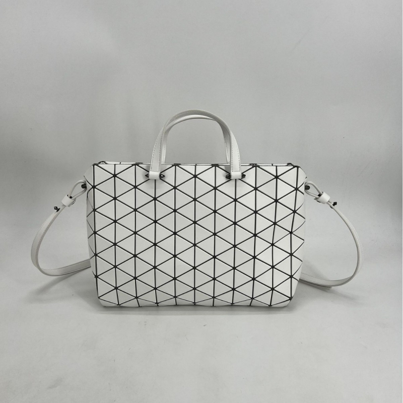 PVC torba tipa Briefcase u gradskom minimalističkom stilu, s platnenom podstavom i zatvaračem na zip