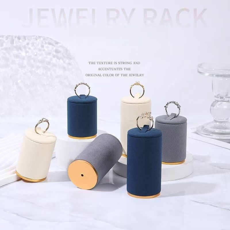 Цилиндрична стойка за бижута с PVC корпус и фланелова обвивка, висок клас, шевно сглобяване, едно ниво