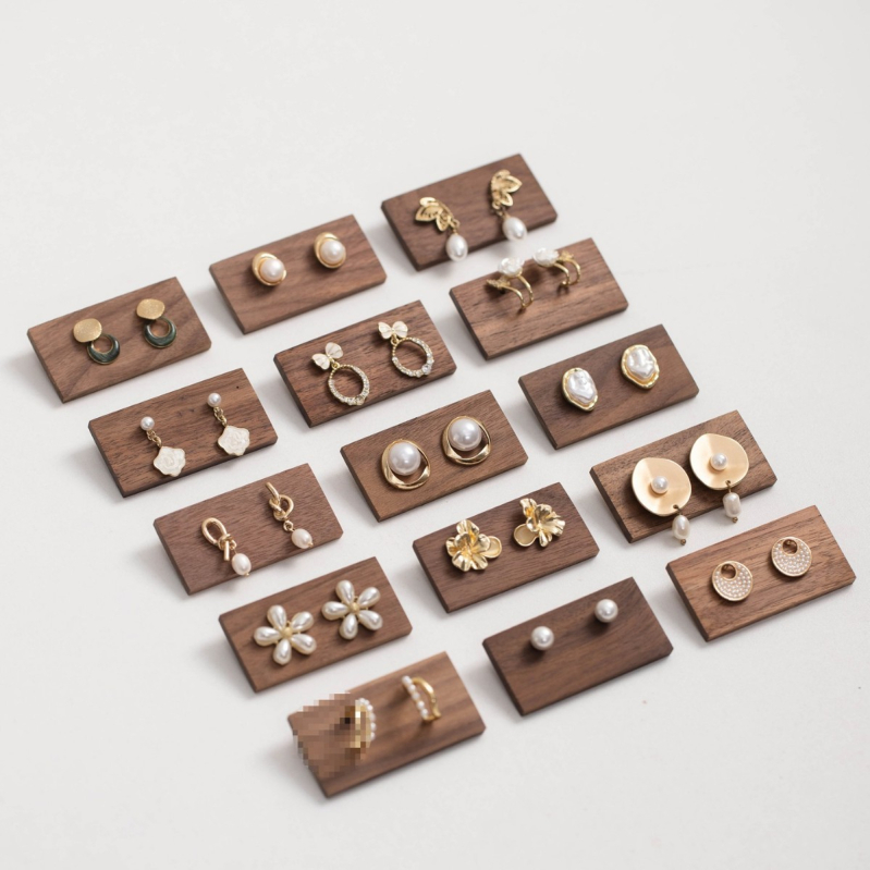 Kožna podloga za prikaz naušnica, jednovrstan držač za nakit, marka Alon Rui Zhi, proljeće 2025