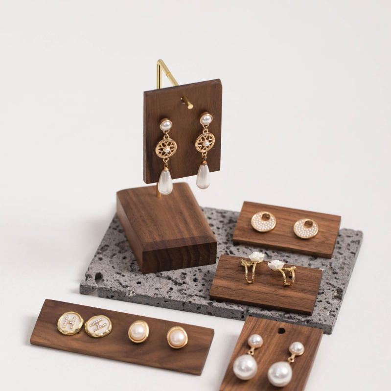 Kožna podloga za prikaz naušnica, jednovrstan držač za nakit, marka Alon Rui Zhi, proljeće 2025