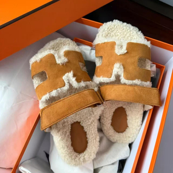 Moteriškos šlepetės su stora padu, odinis viršus, avies vilnos vidus, slip-on, gumos padas