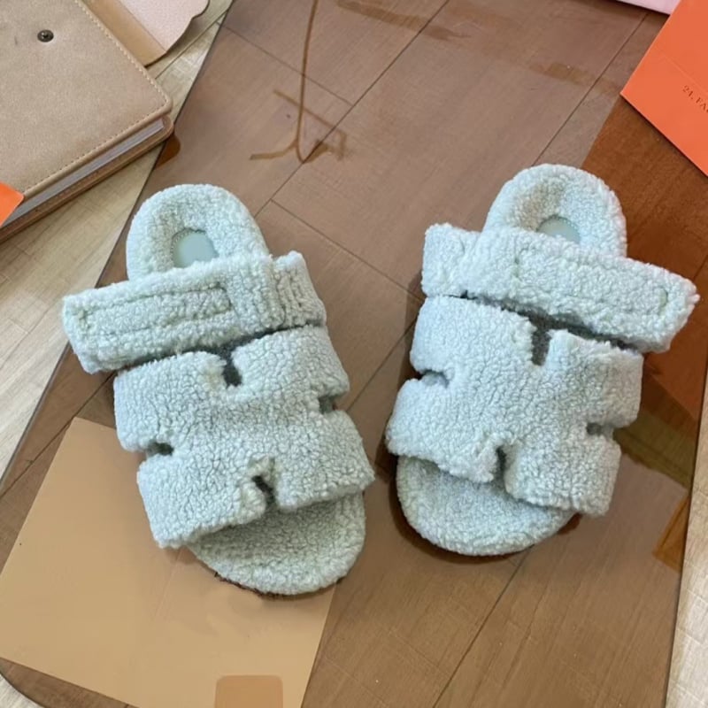 Moteriškos šlepetės su stora padu, odinis viršus, avies vilnos vidus, slip-on, gumos padas