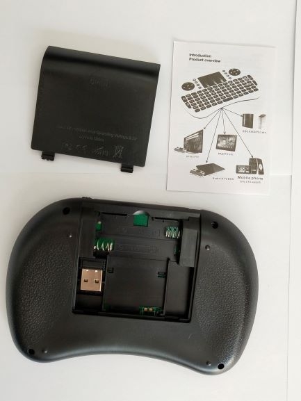 Безжична мини клавиатура с подсветка и въздушна мишка дистанционно управление (i8) – USB интерфейс, обхват 10 m, 2000 dpi