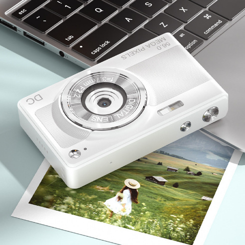 CCD digitálny fotoaparát s automatickým zaostrovaním — 56 MP, 16x optický zoom, priorita tváre, elektronická stabilizácia obrazu, USB 2.0