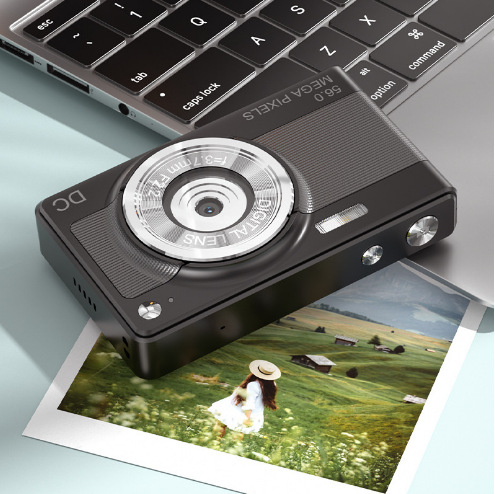 CCD digitálny fotoaparát s automatickým zaostrovaním — 56 MP, 16x optický zoom, priorita tváre, elektronická stabilizácia obrazu, USB 2.0