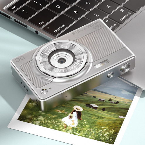 CCD digitálny fotoaparát s automatickým zaostrovaním — 56 MP, 16x optický zoom, priorita tváre, elektronická stabilizácia obrazu, USB 2.0