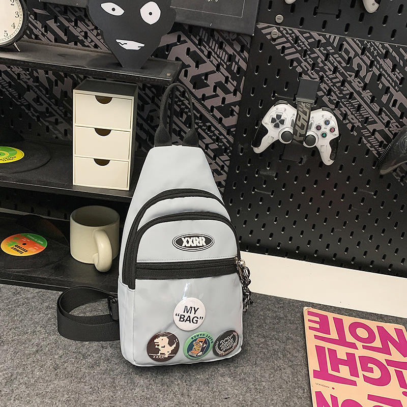 Nylon keresztpántos táska cipzárral, puha belsővel, poliészter béléssel, telefonzseb