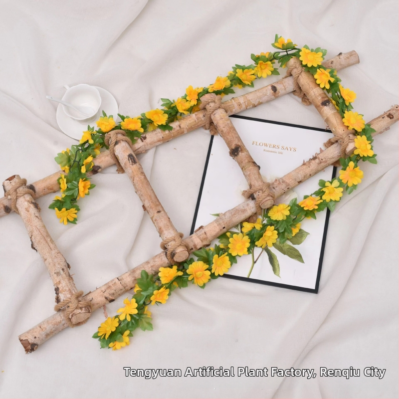 Művirágos kúszónövény margarétával és kis napraforgókkal; anyagok: műanyag és selyemvirágok; készítés: stilizálás, injektív öntés; fajtája: Daisy