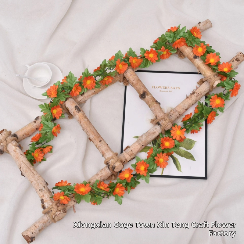 Művirágos kúszónövény margarétával és kis napraforgókkal; anyagok: műanyag és selyemvirágok; készítés: stilizálás, injektív öntés; fajtája: Daisy