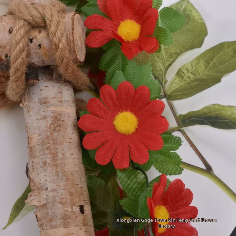 Művirágos kúszónövény margarétával és kis napraforgókkal; anyagok: műanyag és selyemvirágok; készítés: stilizálás, injektív öntés; fajtája: Daisy