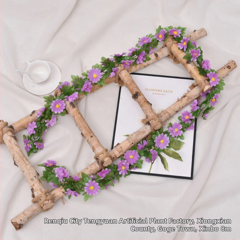 Művirágos kúszónövény margarétával és kis napraforgókkal; anyagok: műanyag és selyemvirágok; készítés: stilizálás, injektív öntés; fajtája: Daisy