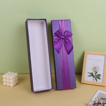 Подаръчна кутия за цветя с кръстовиден възел, правоъгълна форма, букет рози