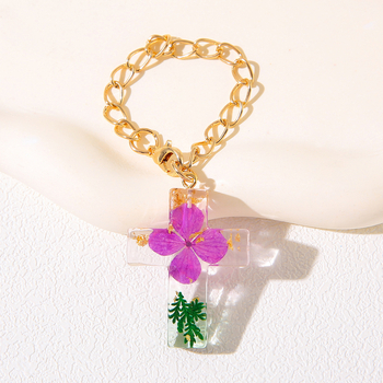 Krížový príves z priesvitnej živice so sušenými kvetmi, na batoh a kľúčenku — materiál: plast/živica, vzor: rastliny, štýl čerstvý a sladký