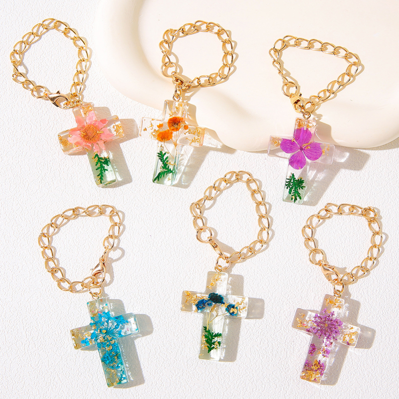 Krížový príves z priesvitnej živice so sušenými kvetmi, na batoh a kľúčenku — materiál: plast/živica, vzor: rastliny, štýl čerstvý a sladký