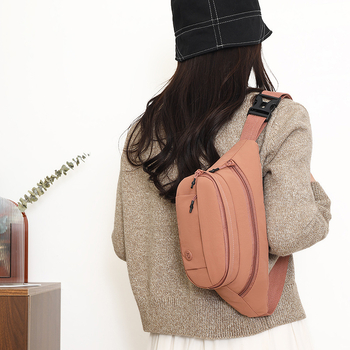 Női nylon keresztpántos táska szabadidős utazásokhoz, cipzáras zárás, belső rekeszek (cipzáras zseb, telefonzseb, irattartó zseb) – 2025 tél