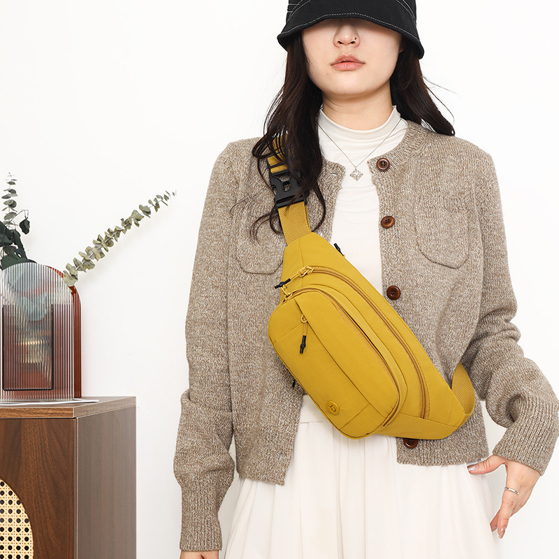 Női nylon keresztpántos táska szabadidős utazásokhoz, cipzáras zárás, belső rekeszek (cipzáras zseb, telefonzseb, irattartó zseb) – 2025 tél