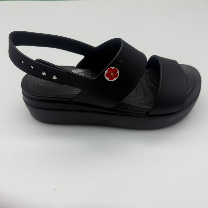 Moterų paplūdimių sandalai – atvira pirštų danga, sagties dirželis su sagtimi, platforma su kliniu, TPU viršus, EVA padas, kulno aukštis 3–6 cm