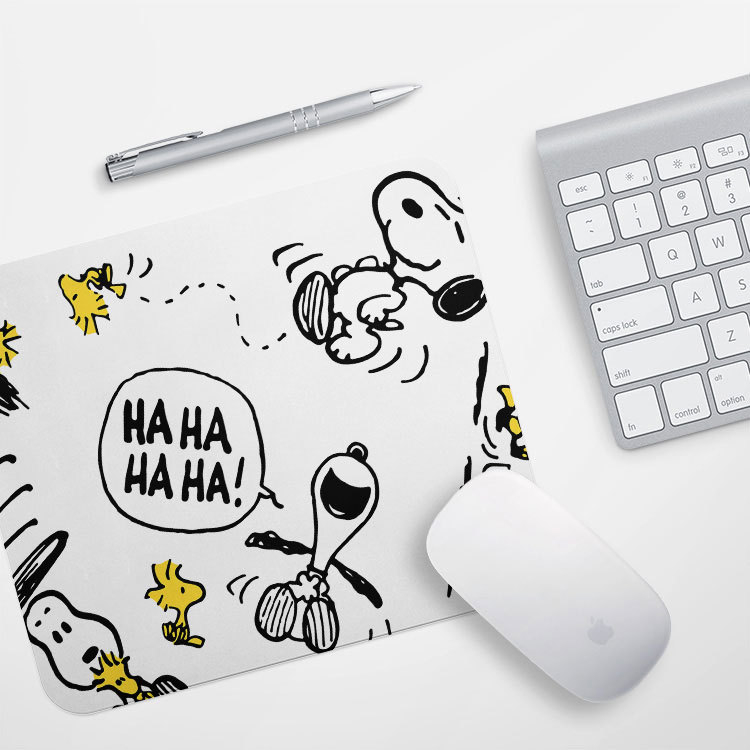 Podložka na stôl so Snoopy kresbou, protišmykový textilný povrch, potlač tepelným prenosom, prispôsobiteľný dizajn