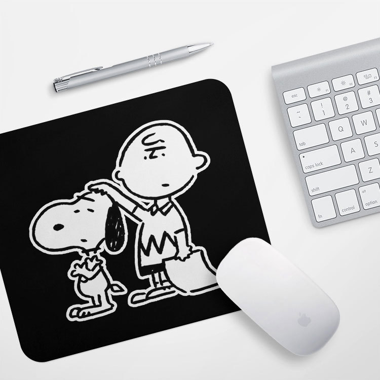 Podložka na stôl so Snoopy kresbou, protišmykový textilný povrch, potlač tepelným prenosom, prispôsobiteľný dizajn